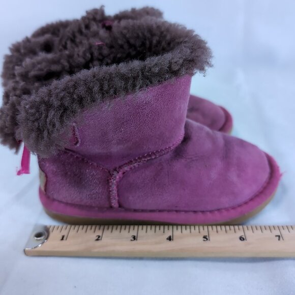 UGG Auzland Sheepskin Pink Boots Booties Girls Youth 9/10 EU 29 Short Bow - Picture 13 of 14